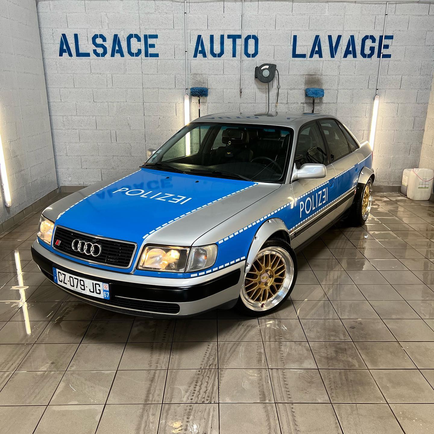 Audi 100 Polizei rénovée dans l'atelier Alsace Auto Lavage